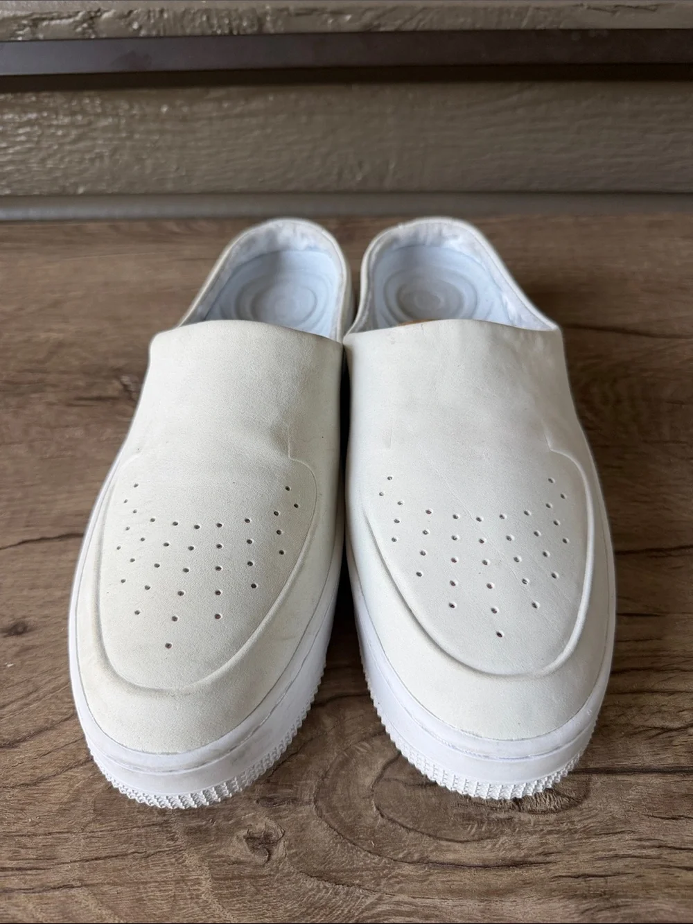 Nike air max Women’s Slip-On Platform Mules size 9.5
